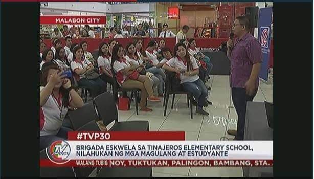 Kuya Aries in a television segment on a Brigada Eskwela school outreach in Malabon City